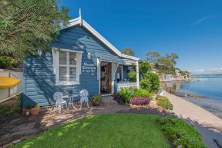Selby Cottage - Intimate Waterfront Getaway - Marks Point - 0