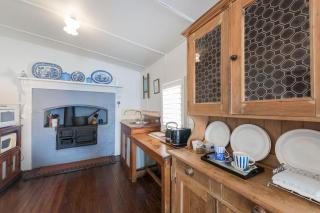 Selby Cottage - Intimate Waterfront Getaway - Marks Point - 9