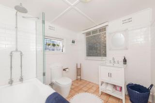Selby Cottage - Intimate Waterfront Getaway - Marks Point - 6