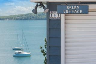 Selby Cottage - Intimate Waterfront Getaway - Marks Point - 1