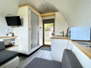 Armadilla 2 at Lee Wick Farm Cottages & Glamping - Clacton-on-Sea - 2