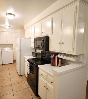Centrally Located, 4x Queen, 300 MBPS Internet with Backyard! - Hemet - 8