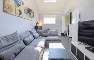 Gorgeous Home In St-Martin-Aux-Buneaux - Saint-Martin-aux-Buneaux - 9
