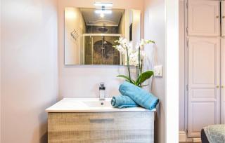 Gorgeous Home In St-Martin-Aux-Buneaux - 9