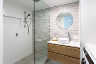 Beautifully Renovated Maroochydore Beach Apartment - Maroochydore - 9