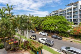 Beautifully Renovated Maroochydore Beach Apartment - Maroochydore - 6