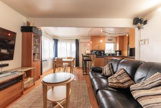 Newport Beach House 1 block from the beach FREE pickleball courts and 5 beach cruisers - Newport Beach - 3