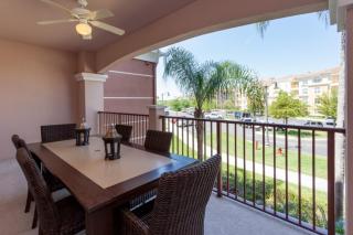 Newly Renovated Premium Condo, Vista Cay - 2002 - 5