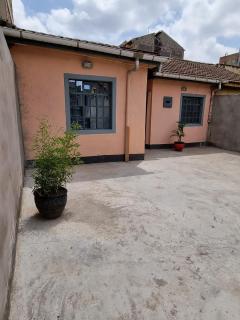 Lux Suites Donholm Family Bungalow - 0