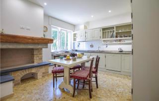 Lovely Apartment In Camaiore - 1