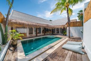 Villa Santorini - Boho-chic 3-bedroom villa in the heart of Berawa! - Canggu - 0