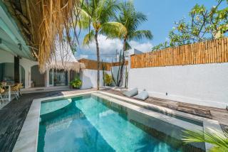 Villa Santorini - Boho-chic 3-bedroom villa in the heart of Berawa! - Canggu - 2