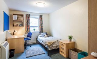 JOIVY Budget 2, 4, 5 and 6 bed private flats, in Historic Old Town - 0