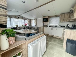 Beautiful Caravan With Decking And Free Wifi At Highfield Grange Ref 26740Wr - Clacton-on-Sea - 7