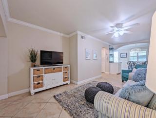 2 Bed-1 Bath With Sunroom, Private Pool And Beach Access! - 5