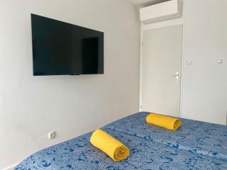 Rooftop Apartment with Free Parking & Balcony & AC - 9