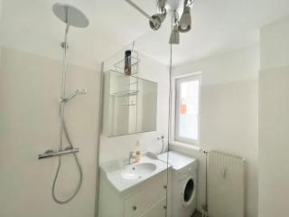 Rooftop Apartment with Free Parking & Balcony & AC - 8