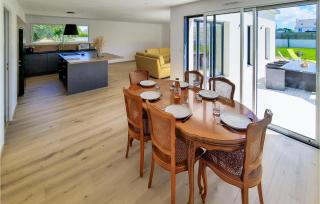 Nice Home In Saint-Pabu - 2