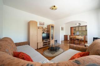 Apartman Ema - Gornji Karin - 0