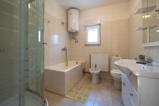 Apartman Ema - Gornji Karin - 1