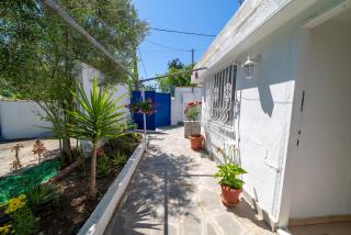 Little Villa - walk to the beach - 1