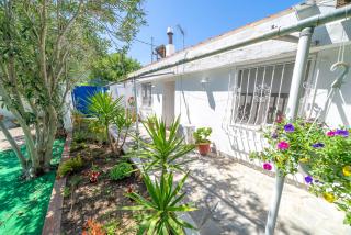 Little Villa - walk to the beach - 3