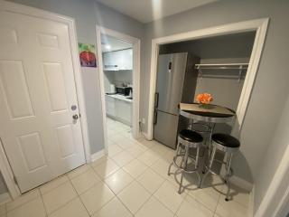 2 bedroom with 2 ensuites Unit in Richmond Hill - 1