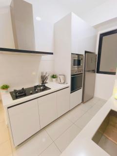 Rooftop Pool, Up to 8 Pax, 2 Bedrooms, 2 Bathrooms, 2 Car Parks by Star Home - George Town - 3