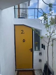 Cozy Basement Apartment at the edge of Old Town - 4