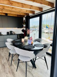 Winter at Surla Houseboat "De Albatros" in Monnickendam - 7