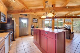 Bayfield Cabin with Hot Tub and Striking Mountain View - Tuckerville - 2