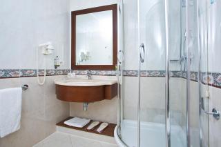 Vip's Motel Luxury Accommodation & Spa - 3