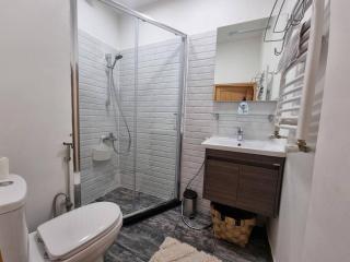 Cute Modern 2 Bedroom Apartment For Digital Nomads - 6