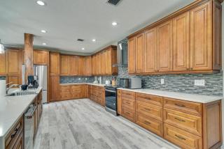 St Petersburg Getaway - 5 Mi to Tropicana Field! - 1