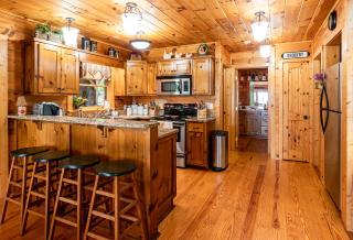 Heaven Sent - Spacious Family Cabin on Lake Nantahala - 1
