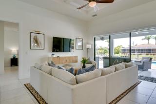 Pool and Gulf Access Canal Chic Cape Coral Home! - Cape Coral - 7