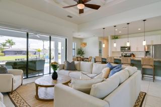 Pool and Gulf Access Canal Chic Cape Coral Home! - Cape Coral - 6