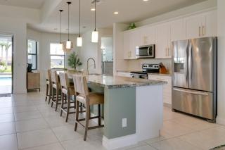 Pool and Gulf Access Canal Chic Cape Coral Home! - Cape Coral - 4