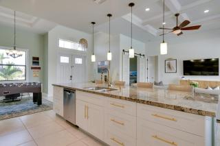 Pool and Gulf Access Canal Chic Cape Coral Home! - Cape Coral - 2