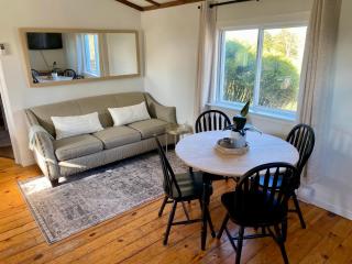 #1 Harbour Lights Cottage - 1 bedroom - Queen bed - 8