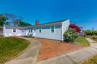 Downtown Beach Cottage - West Yarmouth - 9