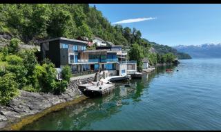 Panoramaresort in Hardangerfjorden leilighet i sjøkanten ved Hardangerfjorden for 7 personer boat , sauna,kajak, SUP for rent - Øystese - 2