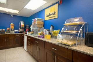 Days Inn by Wyndham Alma - 6