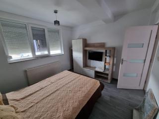 Casa Alba STr,Crizantemelor 17 - Orşova - 4