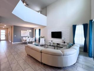 5 Bed 5 Bath South Facing Pool Home Storey Lake home - Kissimmee - 5