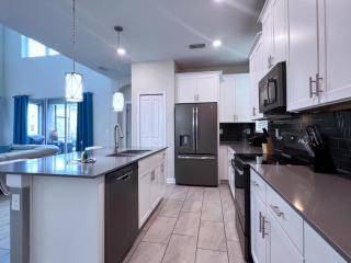 5 Bed 5 Bath South Facing Pool Home Storey Lake home - Kissimmee - 2