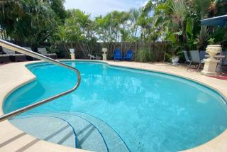 Great location Pool home w Pool table 5br - 1