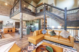 Stylish Cabin Indoor Pool Arcade Theater Views - 8