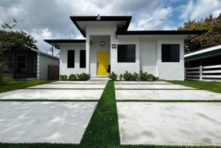 Sunny Delight Home Near Airport - 3