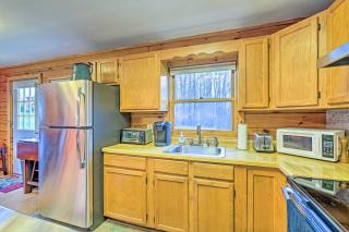High Peak Heaven Cozy Log Cabin on 1 Acre! - Windham - 8